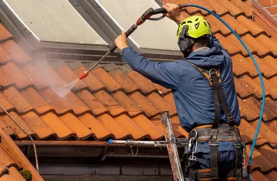 Démoussage et hydrofuge de toiture à Poursac
